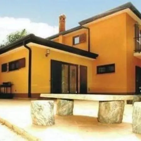 Yellow House Lägenhet Buje