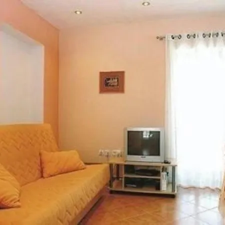 Yellow House Buje