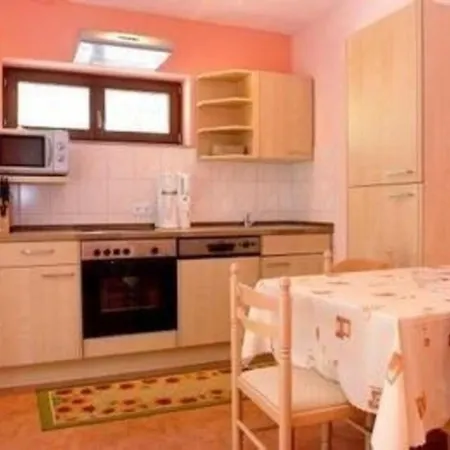 Yellow House بوجي